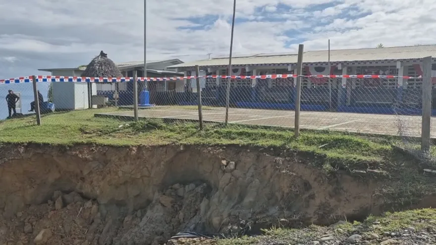 Erosión avanza en Alto La Gloria y amenaza escuela y acceso vial