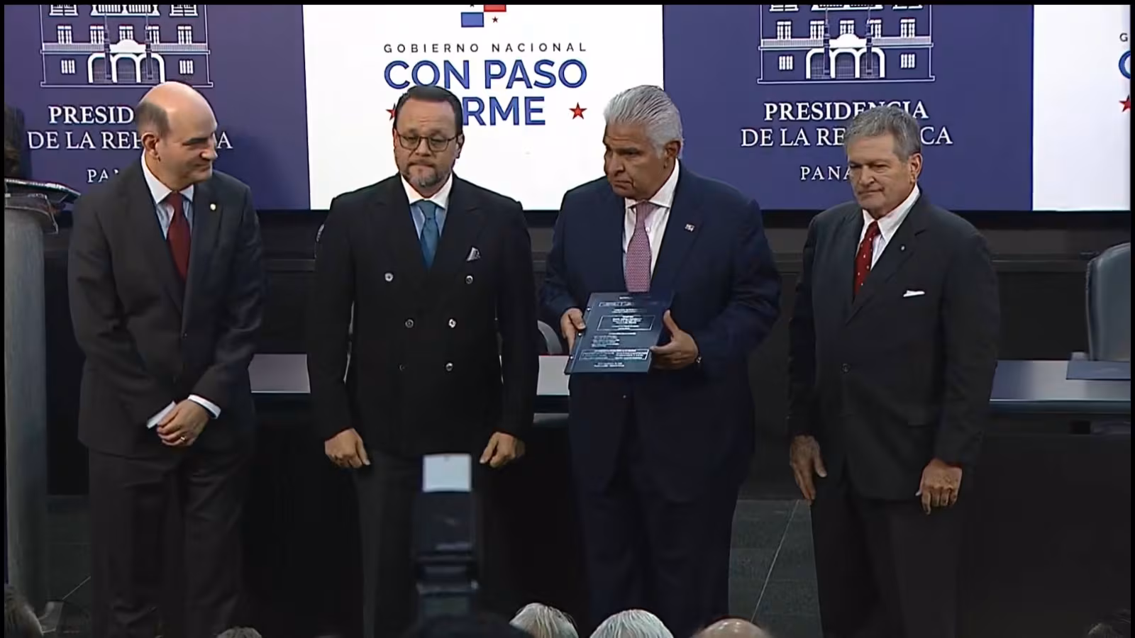 Gobierno presenta informe sobre Donoso y plantea reabrir la mina para cerrarla