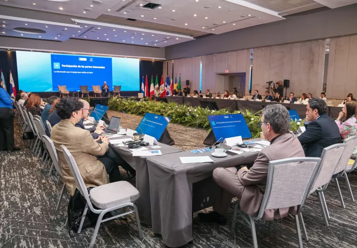 Panamá firma declaración para proteger la democracia de riesgos digitales