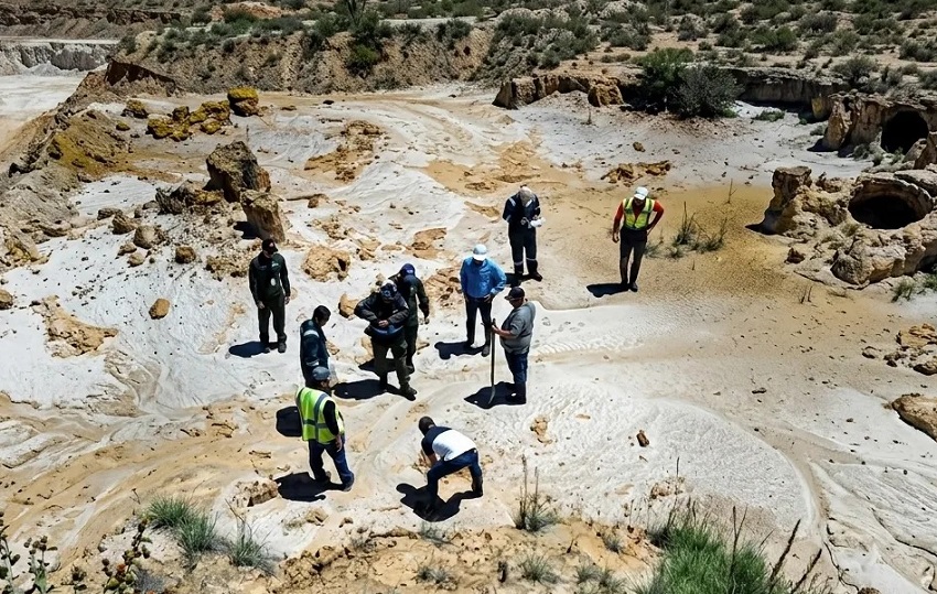 MiAmbiente evalúa impacto en la cuenca del río Santa María tras deslave en mina abandonada de Remance