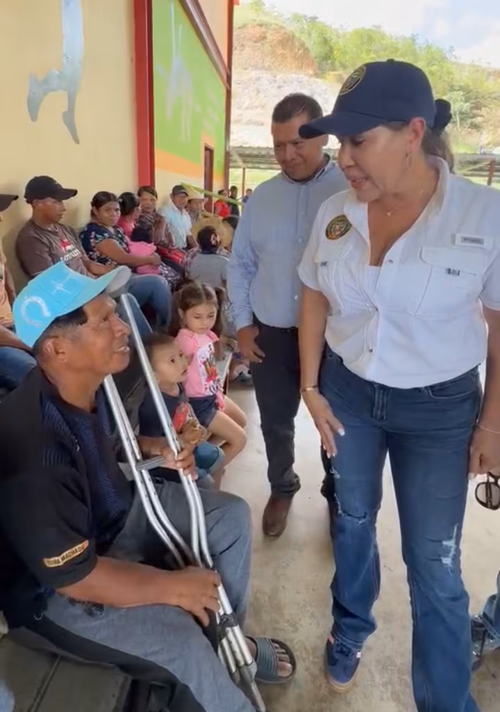 Asamblea lleva ayudas a familias afectadas por el terremoto en Ñürüm